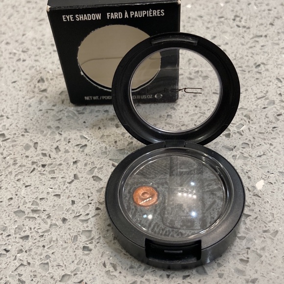 MAC Eye Shadow - Stovepipe Black - Picture 2 of 4